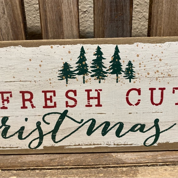 Fresh Cut Christmas Trees Hanging Wood Sign, Farmhouse Christmas Wall Decor - Picture 9 of 13